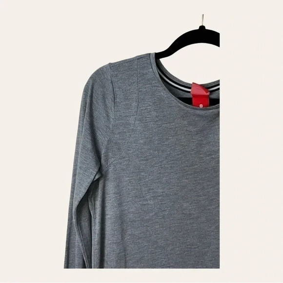 0740. NIKE LONG SLEEVE JERSEY MATERIAL TOP GRAY IN COLOR SIZE MEDIUM - Picture 2 of 11